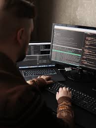 راهنمای کامل: چگونه در ۶ ماه به برنامه‌نویس حرفه‌ای تبدیل شویم؟